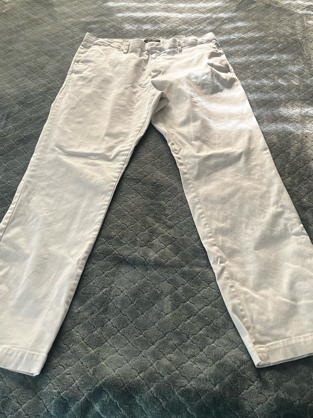 Banana Republic White Chinos -‎ Straight Fit